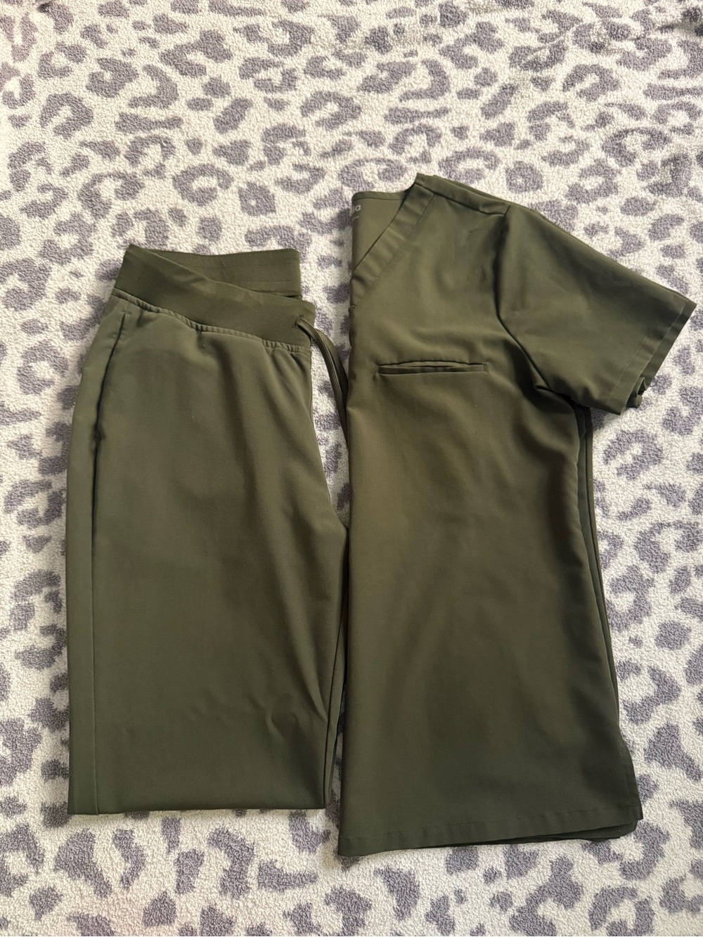 Mandala Women’s Olive Green Scrub Set Size M